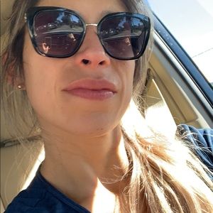 Meet your Posher, Monica